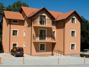 Отель Apartments Manjan  Гризане